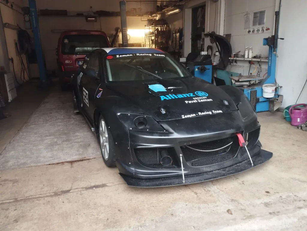 Závodní RX8
