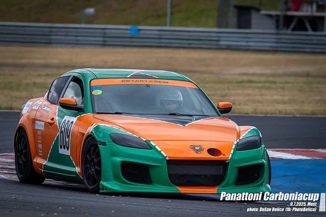 Závodní Mazda RX8